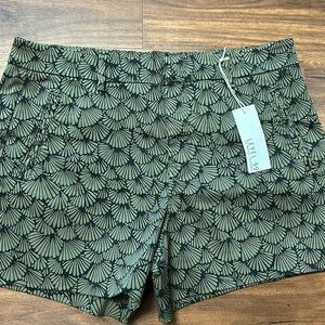 Level 99 short shorts size 32 green black design nwt clamshell stretch relax